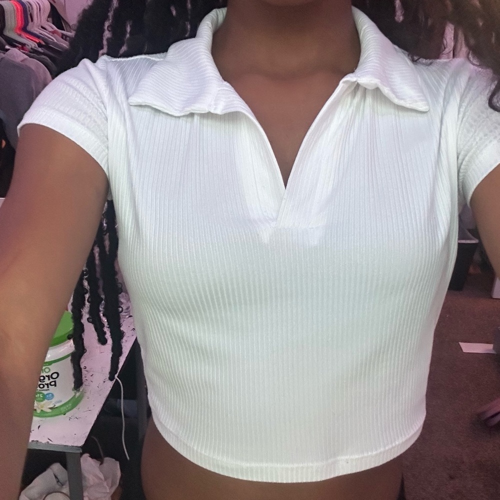 Medium Collared white short sleeve crop top baby tee